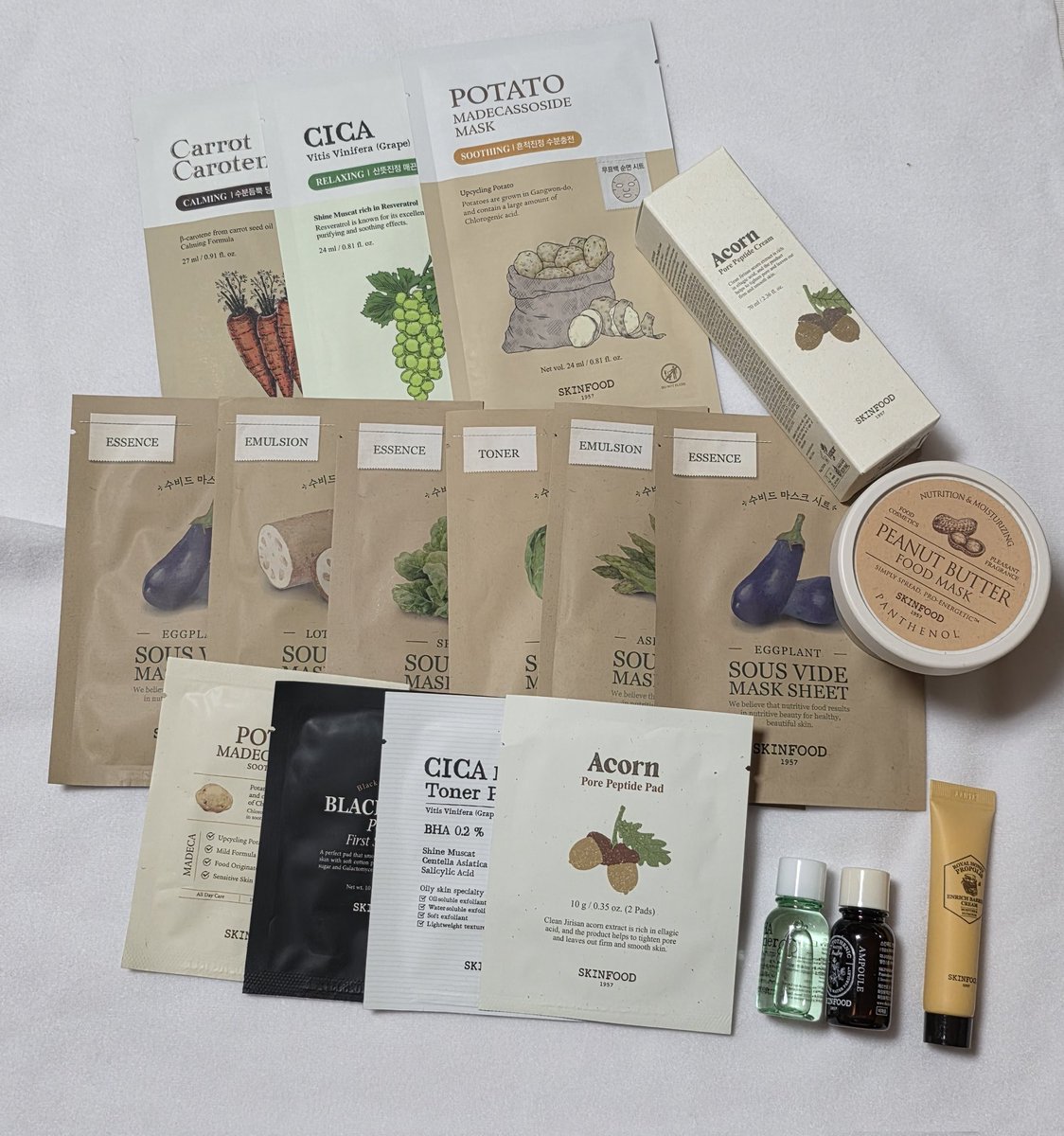Bong31640's tweet image. #RT이벤트 (7/13 공개당발)

안녕하세요?
스킨푸드에서 쿨하게 오배송 제품증정해주셨기에 저도 팔로워분들께  스킨푸드 제품들 나눔해봅니다.

사은품으로 받은 제품들을 포함하여 구성해보았습니다. 스킨푸드라는 브랜드의  제품력 체험해보시길 바라며 이것저것 담았습니다.