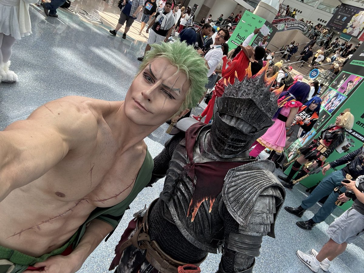 QuantumCore06's tweet image. So cool to run into @Taryn_Cosplay, @emiru, and @extraemilyy at Anime Expo 2025! 🤯 so freaking cooool.