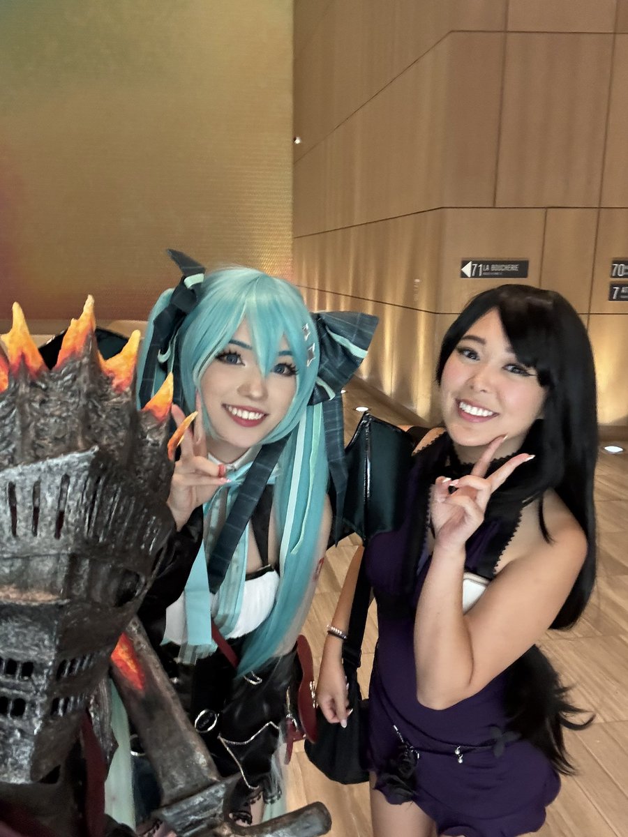 QuantumCore06's tweet image. So cool to run into @Taryn_Cosplay, @emiru, and @extraemilyy at Anime Expo 2025! 🤯 so freaking cooool.