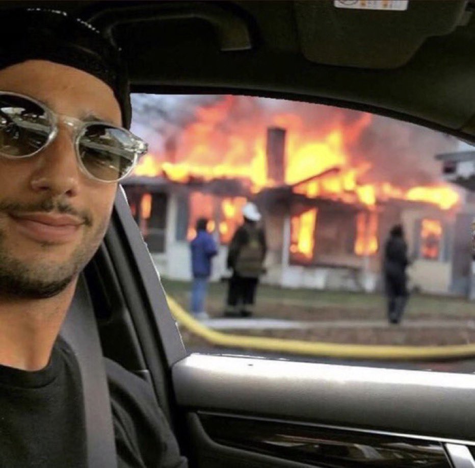 sadlyjustj's tweet image. live reaction to the news