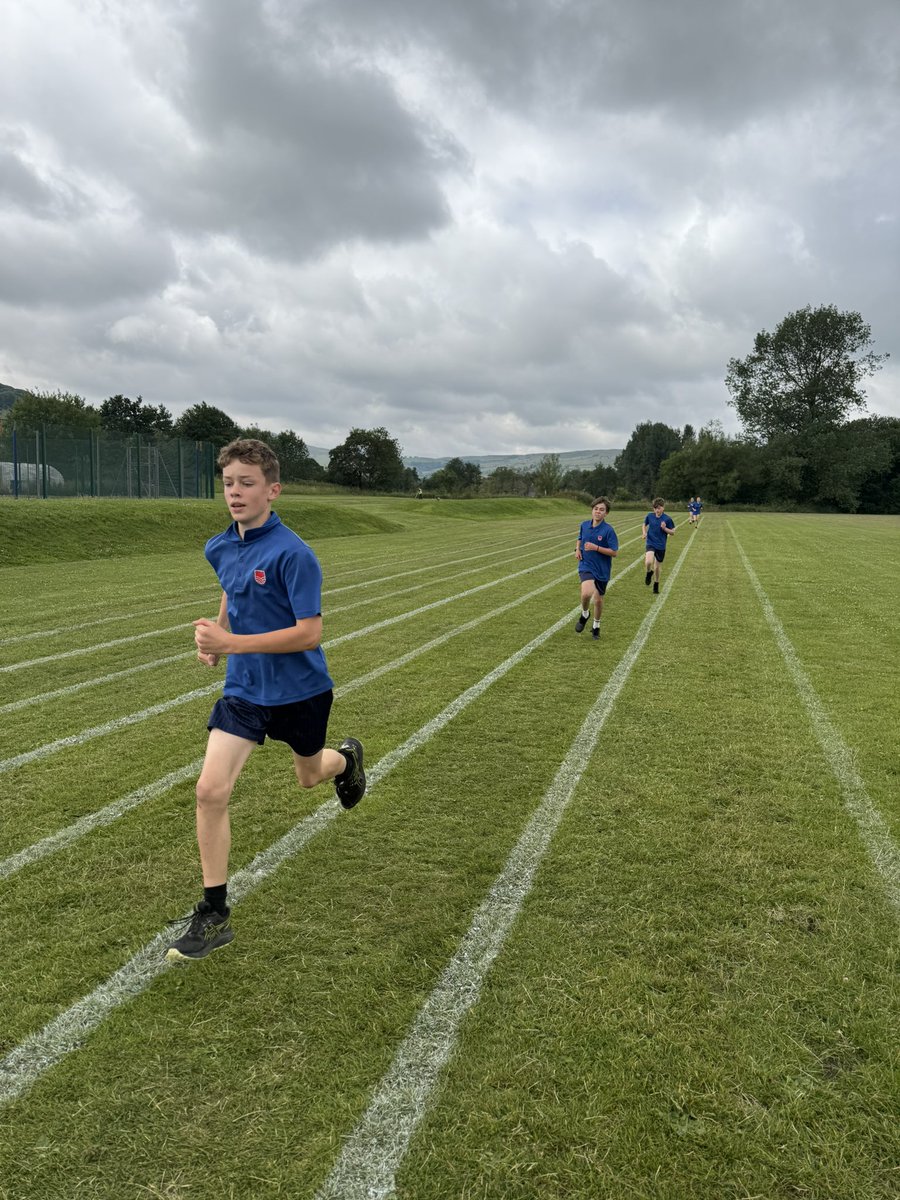 🥇 🥇 Double win for Hollins in the year 8 race! 

🤩 Well done to Arthur and Scarlett! 👏🏻