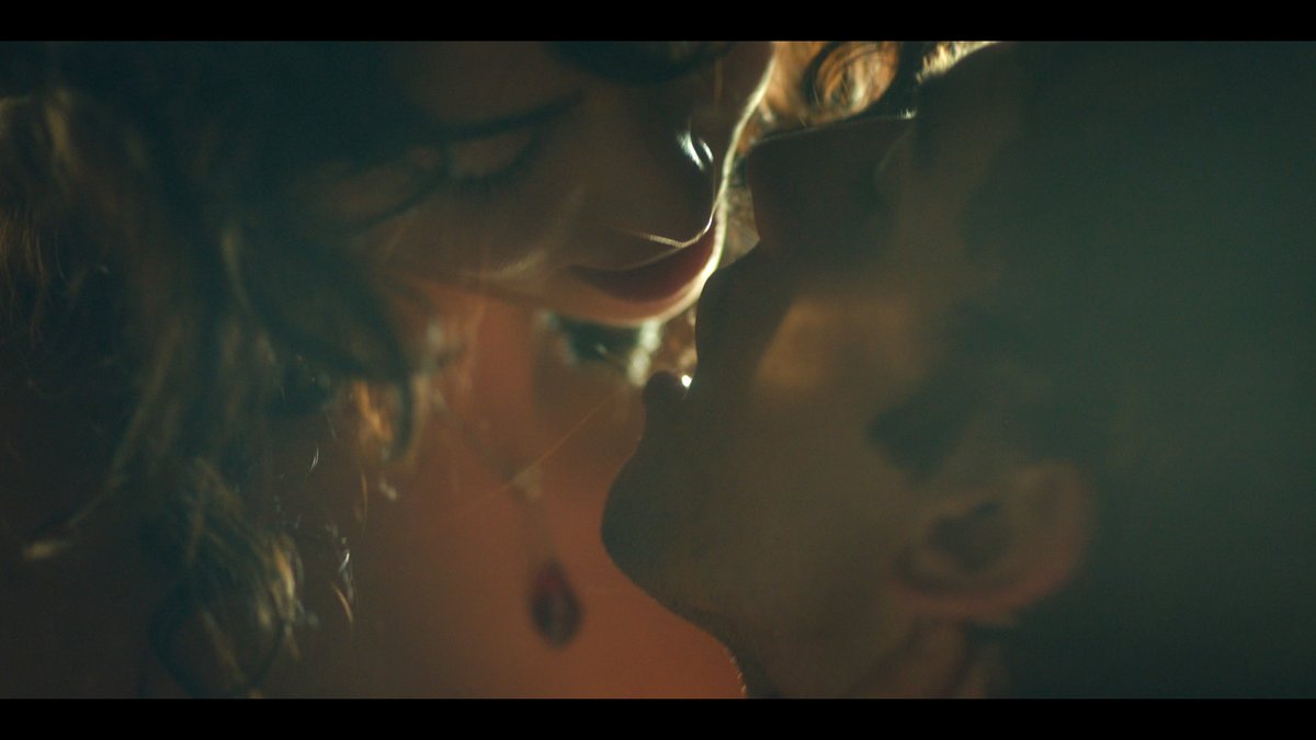 oh the way she was in charge the entire ep love me a dominant woman
#thebuccaneers