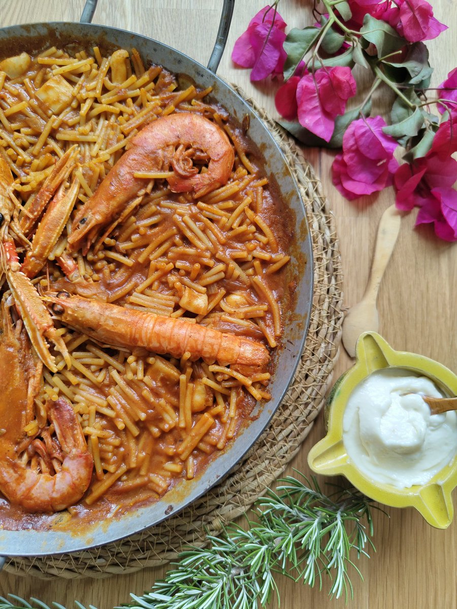 ChimmyKai's tweet image. Aprovecho para promocionar un poco mi cuenta de cocina donde cuelgo recetas de comida mediterránea, asiática y postres (mañana os enseño a hacer un tiramisú de fresa) y donde mi gato Bartolomiau me ayuda 🥺

-instagram.com/ca_la_marina?i…

-tiktok.com/@ca_la_marina?…