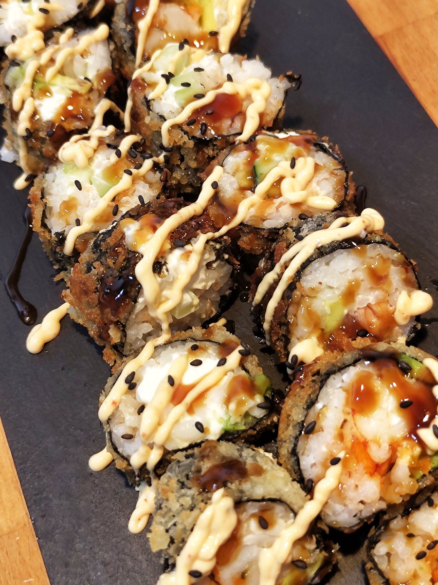 ChimmyKai's tweet image. Aprovecho para promocionar un poco mi cuenta de cocina donde cuelgo recetas de comida mediterránea, asiática y postres (mañana os enseño a hacer un tiramisú de fresa) y donde mi gato Bartolomiau me ayuda 🥺

-instagram.com/ca_la_marina?i…

-tiktok.com/@ca_la_marina?…