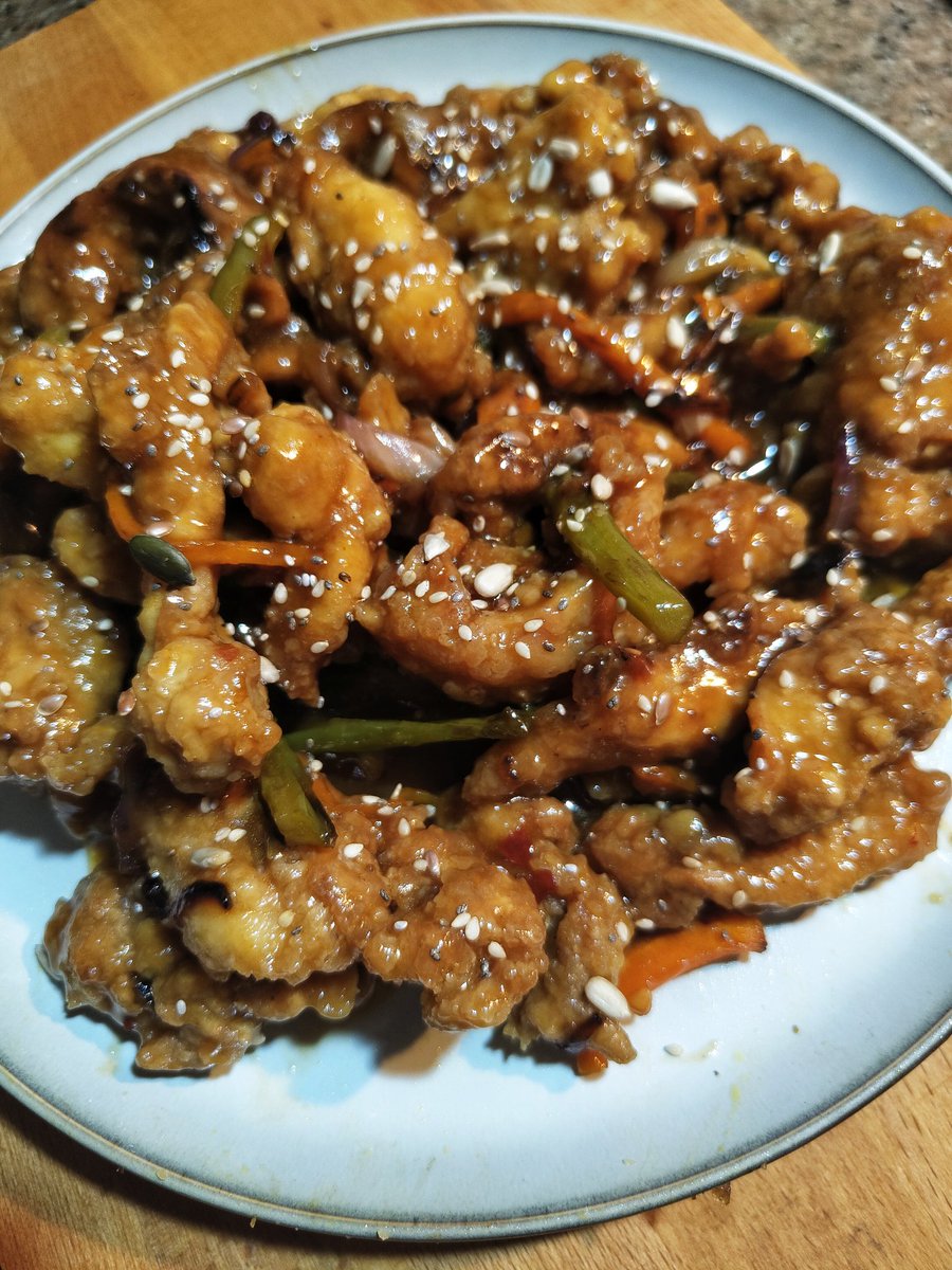 ChimmyKai's tweet image. Aprovecho para promocionar un poco mi cuenta de cocina donde cuelgo recetas de comida mediterránea, asiática y postres (mañana os enseño a hacer un tiramisú de fresa) y donde mi gato Bartolomiau me ayuda 🥺

-instagram.com/ca_la_marina?i…

-tiktok.com/@ca_la_marina?…