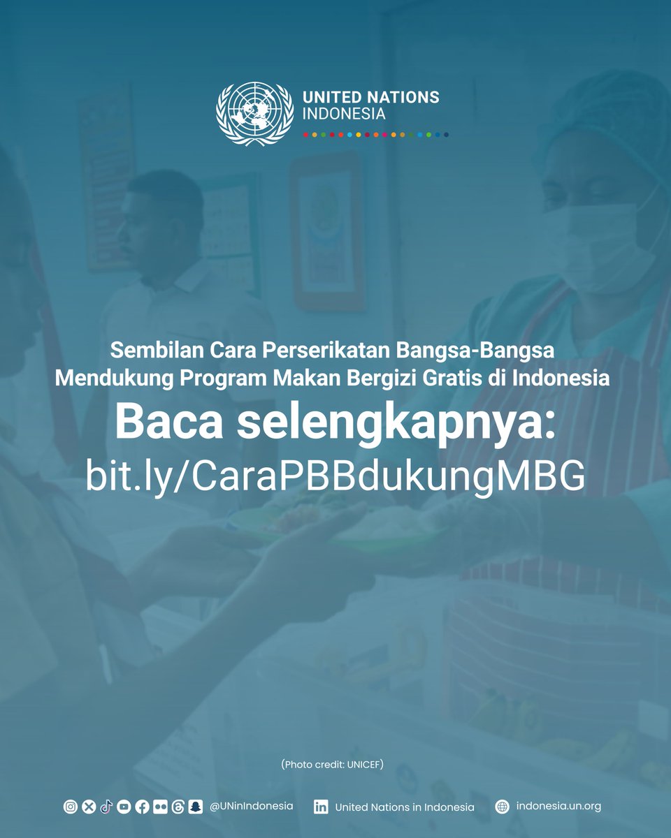 UNinIndonesia's tweet image. Makan bergizi gratis (#MBG) bukan sekadar program—ini adalah investasi untuk masa depan anak-anak Indonesia. 💪🍛
@UN di Indonesia bersama mitra nasional & internasional mendukung dari hulu ke hilir: mulai dari penguatan kebijakan, dapur sekolah, petani lokal, hingga pengelolaan…