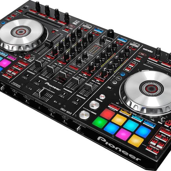 deejay_xdee's tweet photo. @davido 30BG U fit help me with this mixer 🙇🏿🙌🏽❤️…. FIVE go too cry on top this mixer 😮‍💨🔥🔥 https://t.co/Ed9WQzbSVa