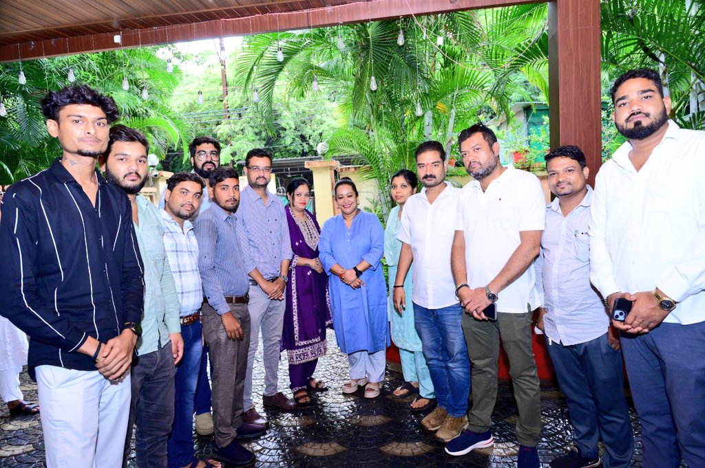 Szarita Laitphlang,ज़रिता लैतफलांग (@szarita) on Twitter photo आज छत्तीसगढ़ प्रदेश कांग्रेस कमेटी के सोशल मीडिया सेल के साथियों से मुलाकात हुई। प्रकोष्ठ के सभी साथियों को किसान, जवान, संविधान जनसभा को सफल बनाने के लिए पूरी टीम को बधाई और शुभकामनाएं दी।
<a href="/kcvenugopalmp/">K C Venugopal</a> <a href="/gurdeepsappal/">Gurdeep Singh Sappal</a> <a href="/pranavINC/">pranav jha</a> <a href="/SachinPilot/">Sachin Pilot</a> <a href="/SupriyaShrinate/">Supriya Shrinate</a> <a href="/DeepakBaijINC/">Deepak Baij</a> आज छत्तीसगढ़ प्रदेश कांग्रेस कमेटी के सोशल मीडिया सेल के साथियों से मुलाकात हुई। प्रकोष्ठ के सभी साथियों को किसान, जवान, संविधान जनसभा को सफल बनाने के लिए पूरी टीम को बधाई और शुभकामनाएं दी।
<a href="/kcvenugopalmp/">K C Venugopal</a> <a href="/gurdeepsappal/">Gurdeep Singh Sappal</a> <a href="/pranavINC/">pranav jha</a> <a href="/SachinPilot/">Sachin Pilot</a> <a href="/SupriyaShrinate/">Supriya Shrinate</a> <a href="/DeepakBaijINC/">Deepak Baij</a>
