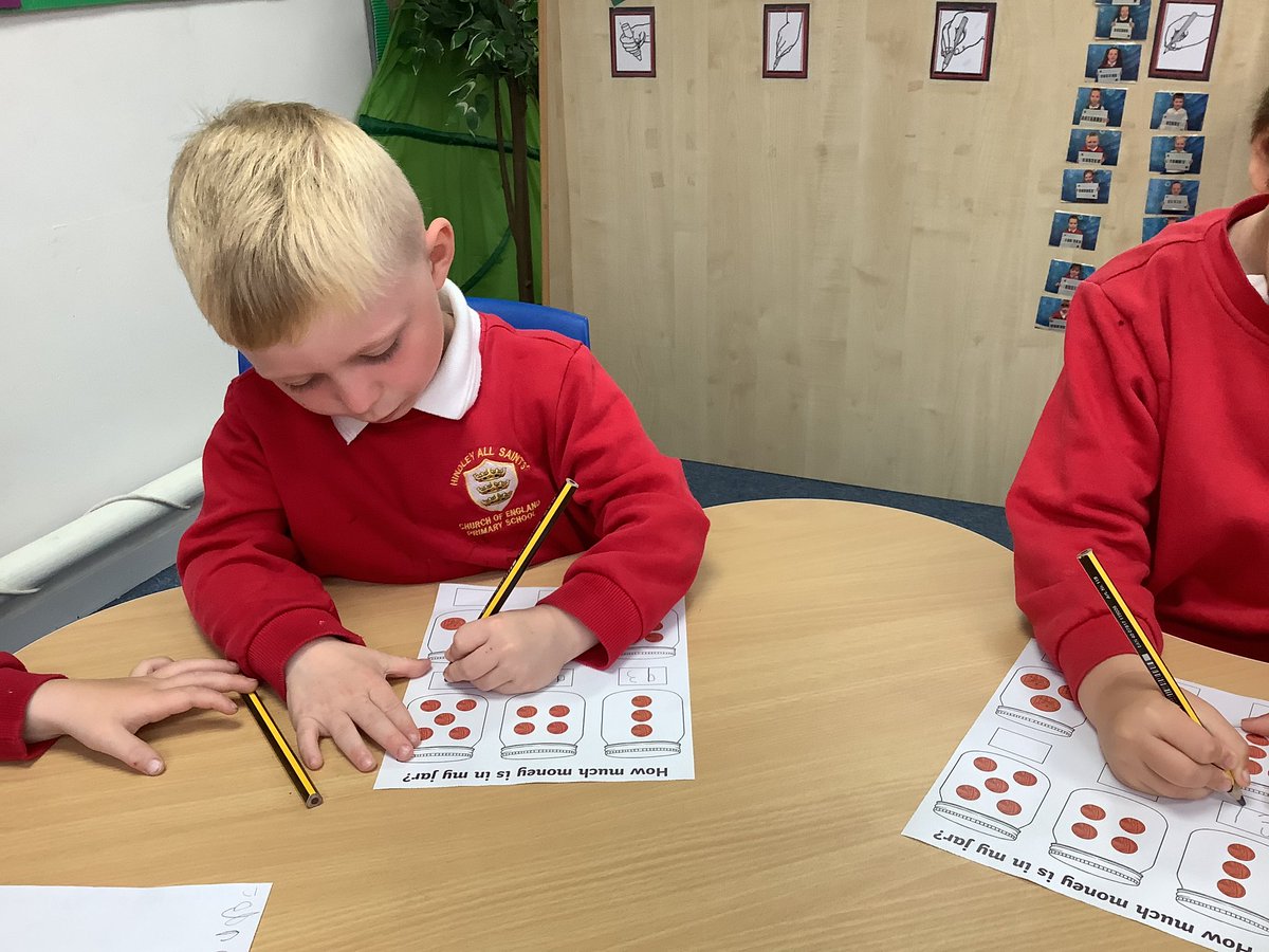 HasReception's tweet image. Everyone in @HasReception is learning all about money so we can help in our shop on #CommunityDay 💴 🪙 

#EYFS
#MagicMaths