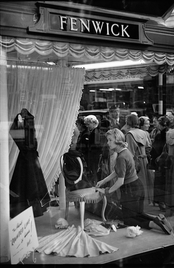 HistoryGirlBW's tweet image. A stunning photo of a Fenwick’s window dresser. London, 1954.