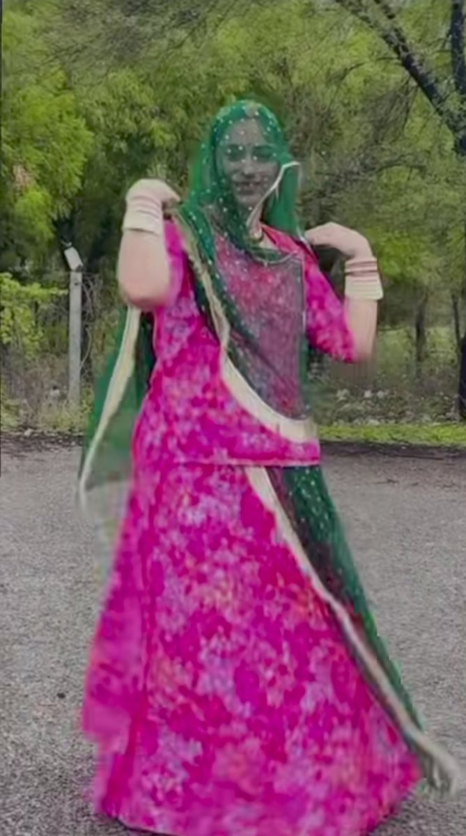 मिट्टी की खुशबू, हवा में घूम जाती है,
बारिश के महक से, आत्मा झूम जाती है।
          🪴हैप्पी सावन 🪴