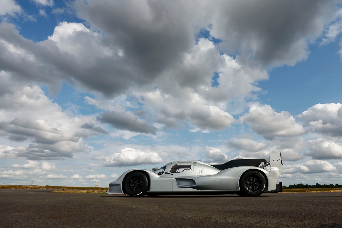 #WallpaperWednesday - We have some beautiful #Porsche963RSP pictures for your desktop devices