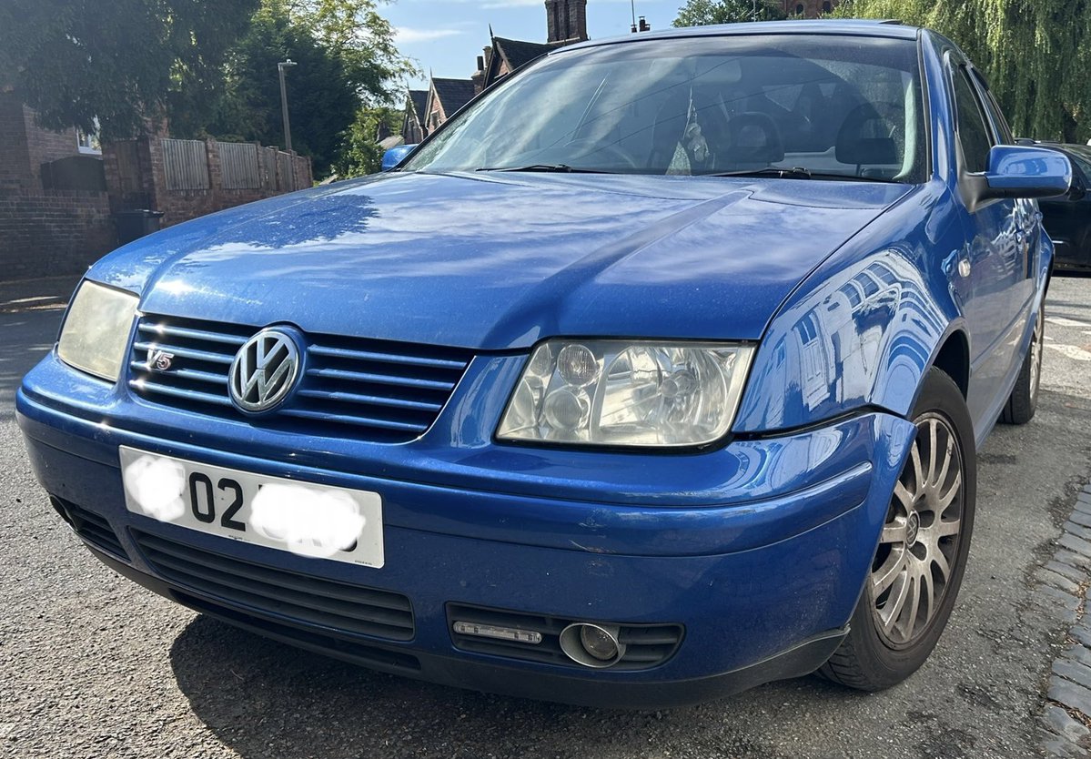 veedubhev's tweet image. Whilst at my Dads this morn I met one of his carers who I’ve not seen before. She’s got a V5 Bora! Told her I love it. She said it was so nice to meet someone who knew/ appreciated, what it was. 1/36 left apparently. She uses it daily&takes it all over the place out of work too😎