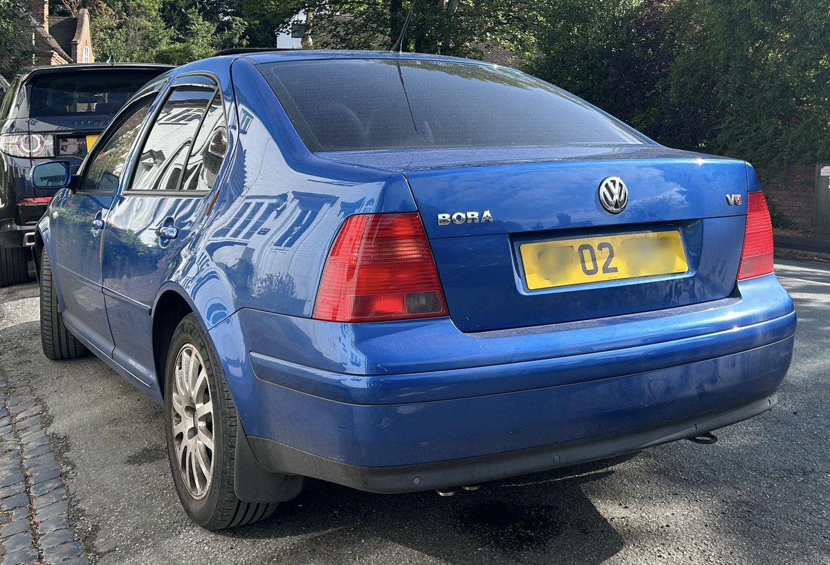 veedubhev's tweet image. Whilst at my Dads this morn I met one of his carers who I’ve not seen before. She’s got a V5 Bora! Told her I love it. She said it was so nice to meet someone who knew/ appreciated, what it was. 1/36 left apparently. She uses it daily&takes it all over the place out of work too😎