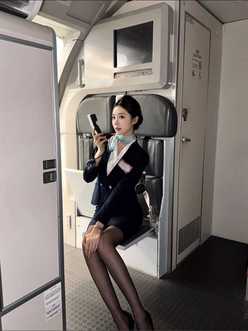 deva_1401's tweet image. 东方航空 广州空姐😝😝