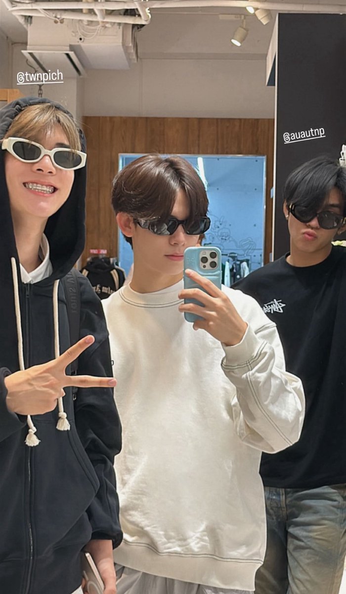 PorSnowflake's tweet photo. [ Social media Update ]

หล่อเท่กันทั้งสามคนเลยนะคะเนี่ยยยยย 😎

#SnowflakePORupdate

🗓 : 09.07.2025

📸 : IG Story update : @porsuppakarn 

#PorSuppakarn #twnpich #auautnp https://t.co/DDN5FuTEc5