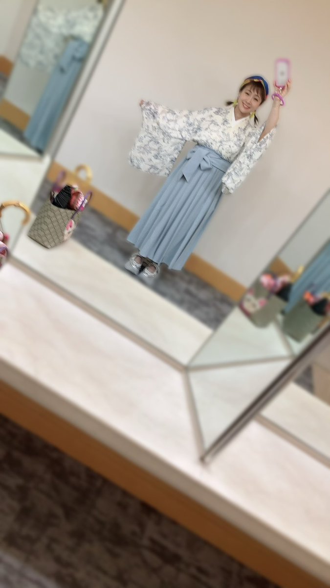 ぜんしんとるのむつかしい。

笑笑。

#靴下も靴も可愛いから入れたかった
#そしたらこんな遠い
#自撮りむずい