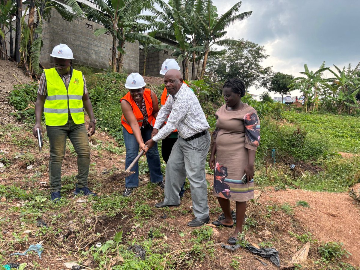 EnabelinUganda's tweet image. We are excited to have been part of the official hand over of the site for the construction of a new incinerator at Nyamirami HCIV in Kasese district.
This important milestone sets the stage for safer and more effective medical waste management, helping to protect both health…