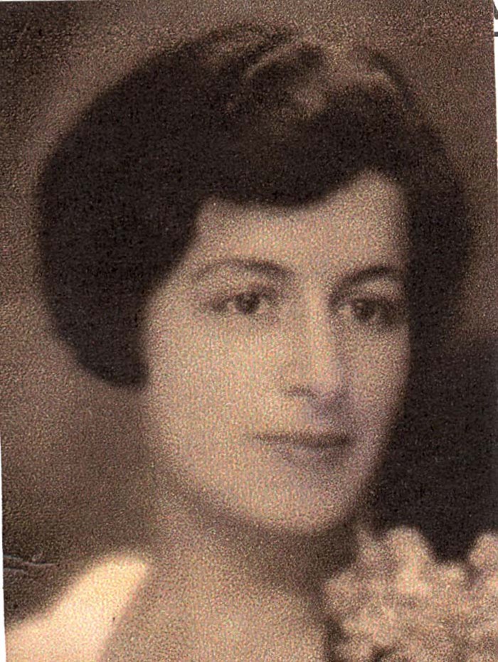 9 July 1902 | A Dutch Jewish woman, Deborah Cok, (nee de Lafuente) was born in Amsterdam.

In September 1943 she was deported to #Auschwitz. She did not survive.
