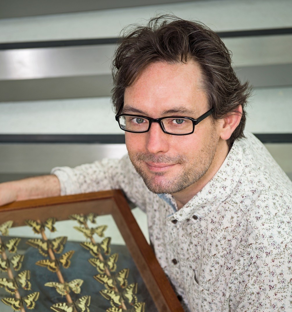 Museum of Zoology, Cambridge (@zoologymuseum) on Twitter photo 🐞Meet Prof. Ed Turner, our Curator of Insects, as he dissects a cow pat in a Cambridge city centre meadow. Using just a sieve & a spoon (especially for this purpose, according to Ed 😉). Available now on You Tube & our Blog 🙂ow.ly/mytN50Wih5g <a href="/CamUnivMuseums/">University of Cambridge Museums</a> 🐞Meet Prof. Ed Turner, our Curator of Insects, as he dissects a cow pat in a Cambridge city centre meadow. Using just a sieve & a spoon (especially for this purpose, according to Ed 😉). Available now on You Tube & our Blog 🙂ow.ly/mytN50Wih5g <a href="/CamUnivMuseums/">University of Cambridge Museums</a>