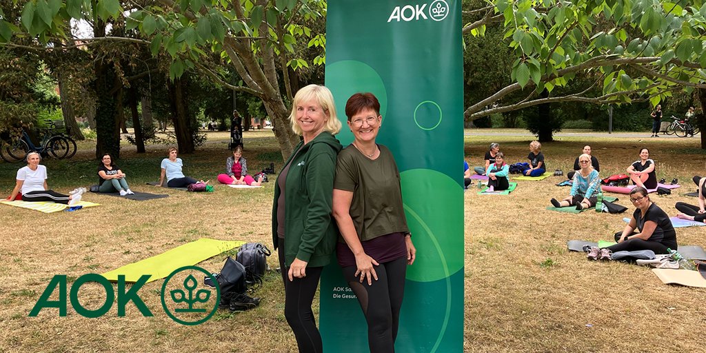 Die #AOKSachsenAnhalt bietet auch in diesem Jahr die beliebte #Yogaschule an. Viele Interessierte sind dabei- wie hier im Stadtpark #DessauRoßlau.
Gemeinsam im Freien aktiv entspannen und dabei Spaß haben - das kann man noch bis zum 26.08.25 jeden Dienstag ab 18:00 Uhr.🧘‍♂️