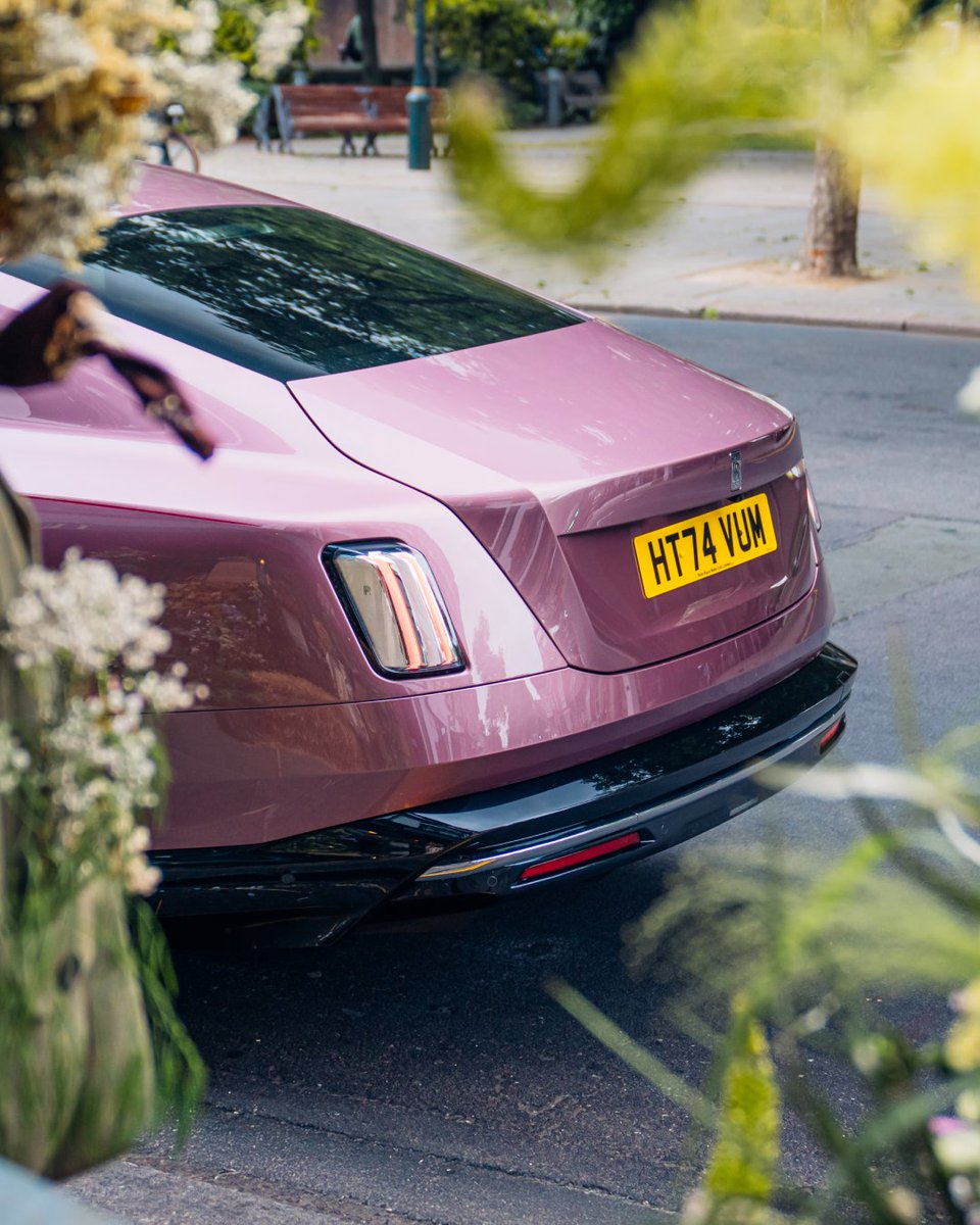 SPECTRE

A graceful expression of modern luxury captivates all. 

Discover #RollsRoyceSpectre; link in bio.

_
WLTP: Power consumption: 2.6-2.8 mi/kWh / 23.6-22.2 kWh/100km. Electric range 329 mi /530 km. CO2 emissions 0 g/km. Further information: rolls-roycemotorcars.com/en_GB/informat…