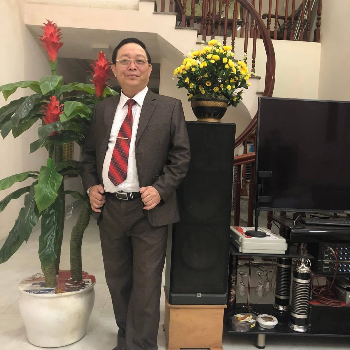 Ngắm đi còn ai gạ thì nhắn nha