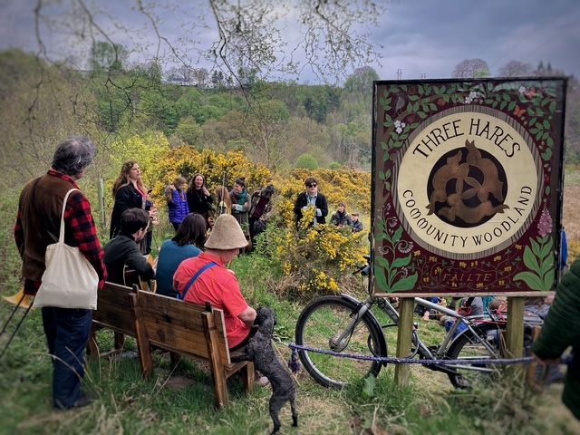 SustransScot's tweet image. Art enhances communities and encourages people to explore their area by walking, wheeling + cycling π
Supported by our ArtRoots programme, a new Poetry Trail at Three Hares Community Woodland in Midlothian is connecting people with art + nature π
More: buff.ly/eFteyPG