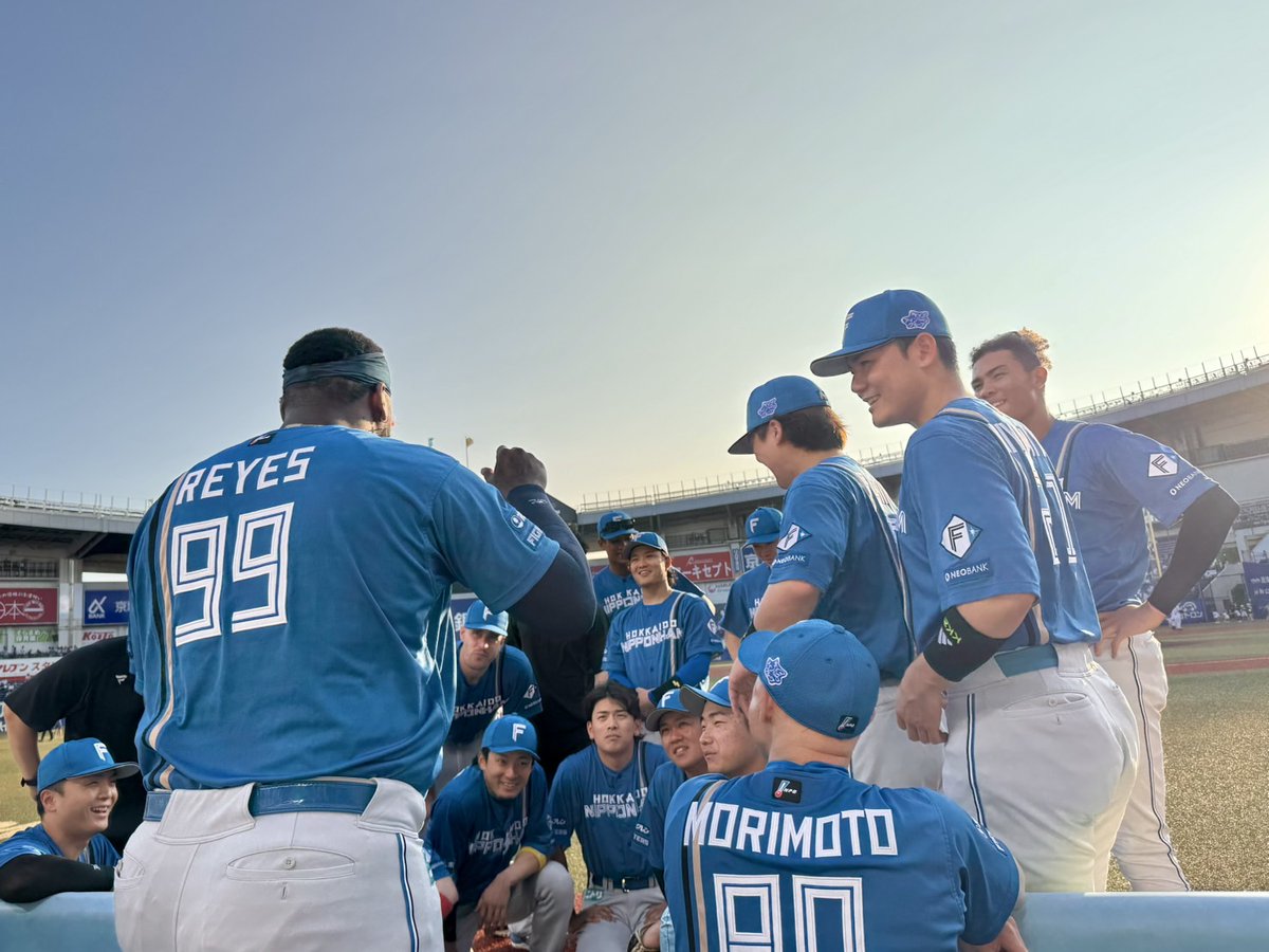 今日の声出しも #レイエス 選手😆

「しっかりコミュニケーションを取って、今日も勝ちましょう🔥さぁ行こう‼」

#lovefighters