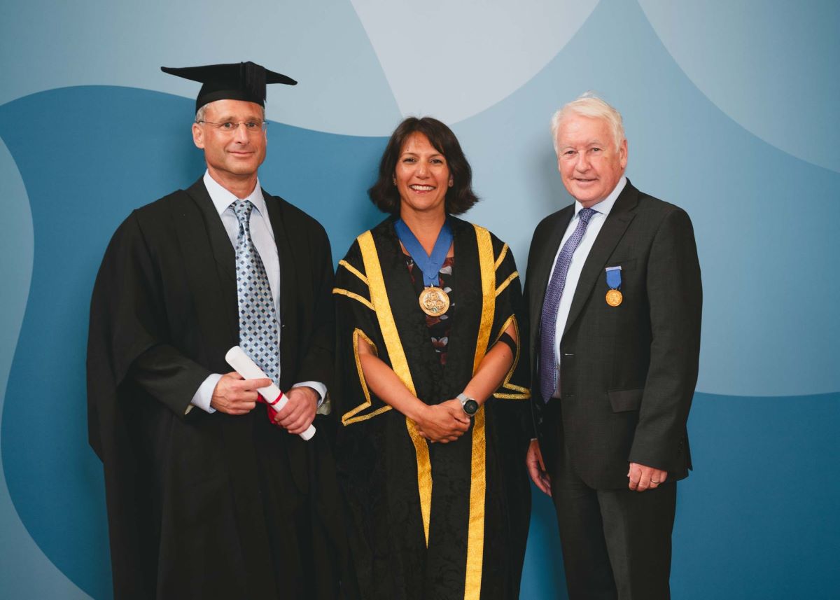 Health Research | Southampton (@uhsftresearch) on Twitter photo Congratulations to <a href="/unisouthampton/">University of Southampton</a> <a href="/UHSFT/">University Hospital Southampton 💙</a>’s <a href="/SaulFaust/">Saul Faust</a> on being named an Honorary Fellow of <a href="/FacultyPharmMed/">Faculty of Pharmaceutical Medicine</a>!
The honour was presented at an awards ceremony in London last week. It recognises his exceptional contributions to the field 👏
Read more: fpm.org.uk/blog/honorary-… Congratulations to <a href="/unisouthampton/">University of Southampton</a> <a href="/UHSFT/">University Hospital Southampton 💙</a>’s <a href="/SaulFaust/">Saul Faust</a> on being named an Honorary Fellow of <a href="/FacultyPharmMed/">Faculty of Pharmaceutical Medicine</a>!
The honour was presented at an awards ceremony in London last week. It recognises his exceptional contributions to the field 👏
Read more: fpm.org.uk/blog/honorary-…