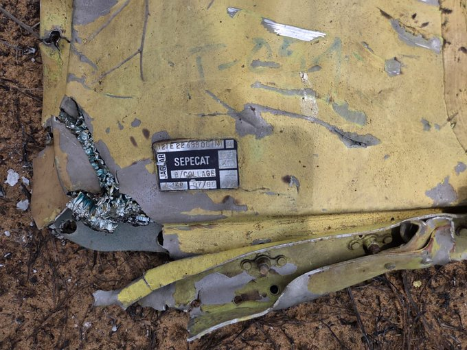 GlowalNewsnest's tweet photo. IAF Jaguar fighter jet crashes in Churu, Rajasthan. 2 bodies found, including the pilot. Pilot didn’t eject to save the jet from crashing in civilian areas. Third Jaguar crash since March 2025!
#JaguarCrash #IAF #ModernizeOurForces #RIPWarrior https://t.co/lDiG1OaRdx