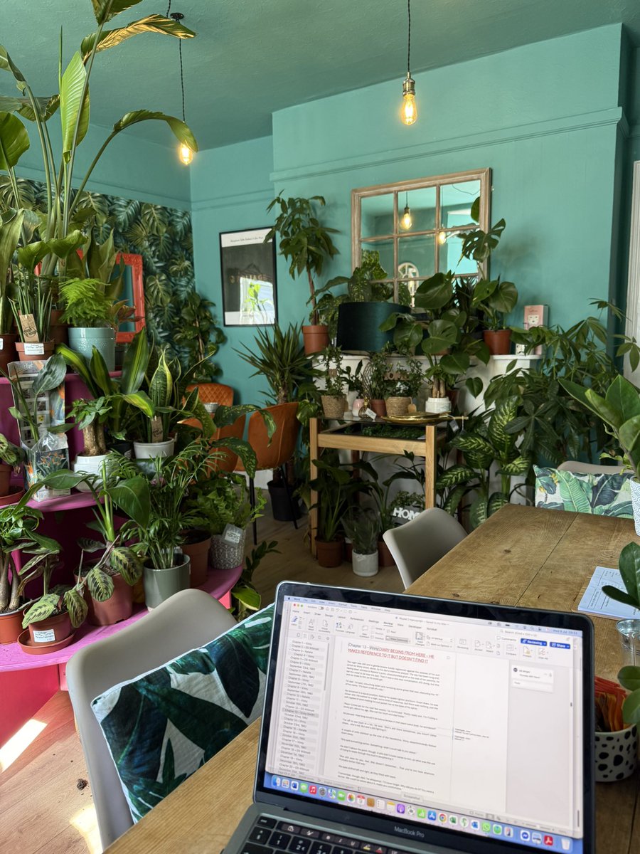 GDWrightWrites's tweet image. Absolutely love Foliage in Broadstairs… the perfect place to get edits done!