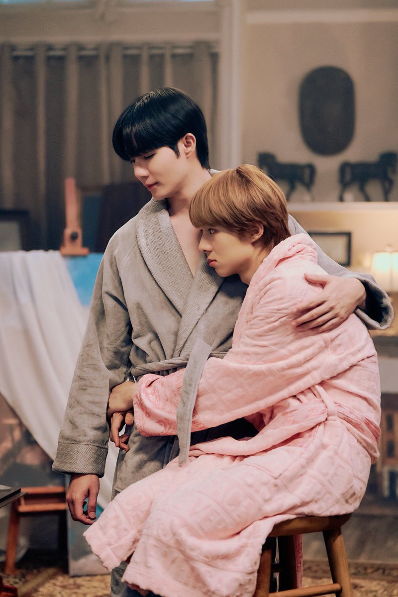 เพิ่งมีเวลาดูกับเฮียเสร็จมะกี้ อิอิ สนุกมากกกตอนนี้ เป็นยังไงบ้างทู้กคน #TheNextPrinceEP10 ชอบมั้ยย นุชอบหลายซีนเลย รู้สึกยังไง ชอบซีนไหน ขอคนละคอมเมนต์ด้วยน้า ฝากบอกต่อด้วยน้า ทุกคนตั้งใจทำงานมาก อย่าลืมไปดู uncut ด้วยนะงับ 

How was Episode 10 : CHARAN ART ROOM ? It seems like