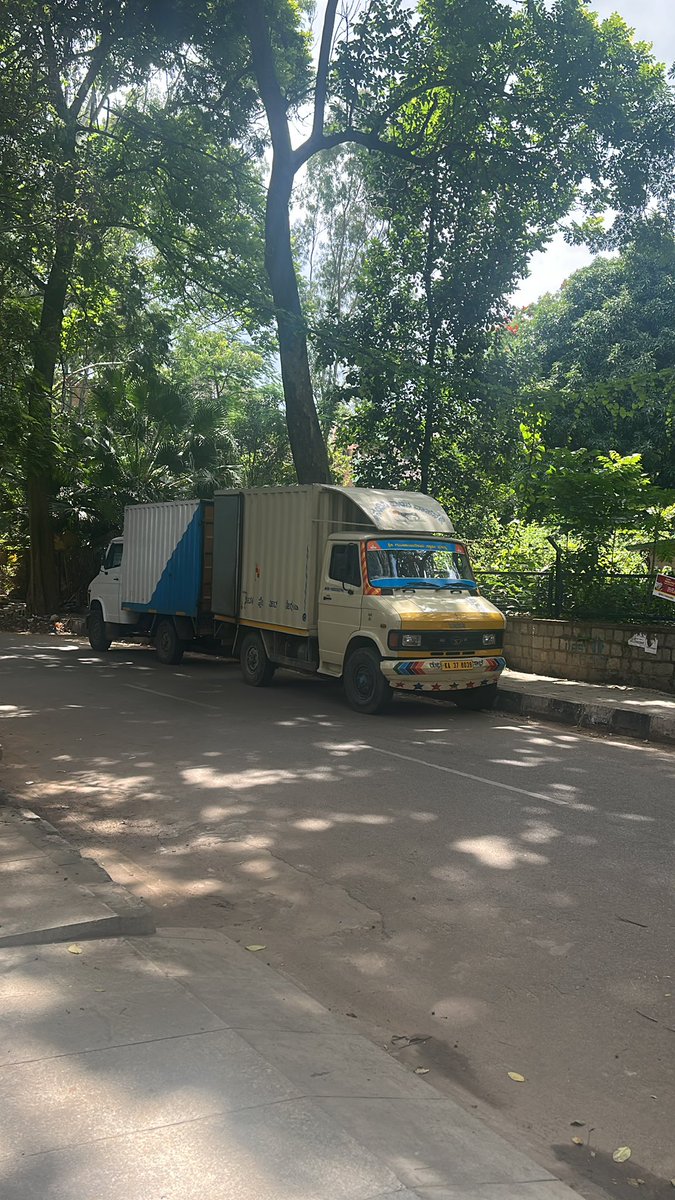 pavankumar_ds's tweet photo. @blrcitytraffic @yelahankatrps @yelahankatrps Sir the vehicles are parked here on the road regularly in our area SFS 208 4th main by Nandini van drivers and others please inform them to not to park here on the roads so that it can avoid some more people to park here https://t.co/OT1gRyBuiH