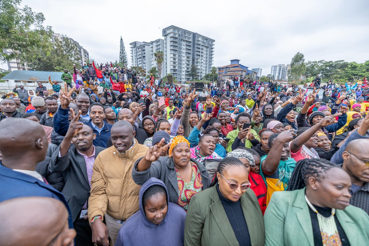 WilliamsRuto's tweet image. Those who attack Kenyans, police officers, security installations and businesses are terrorists. Such criminal acts are a declaration of war.
We will not allow our country to be destroyed by retrogressive elements that are seeking shortcuts to rise to power.
Enough is enough!…