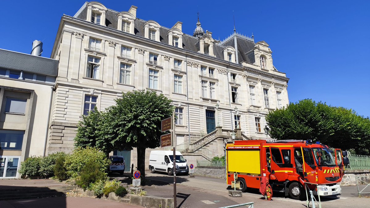 Deux incidents à la mairie de #Limoges : un ouvrier électrisé et l'édifice évacué

lepopulaire.fr/limoges-87000/…