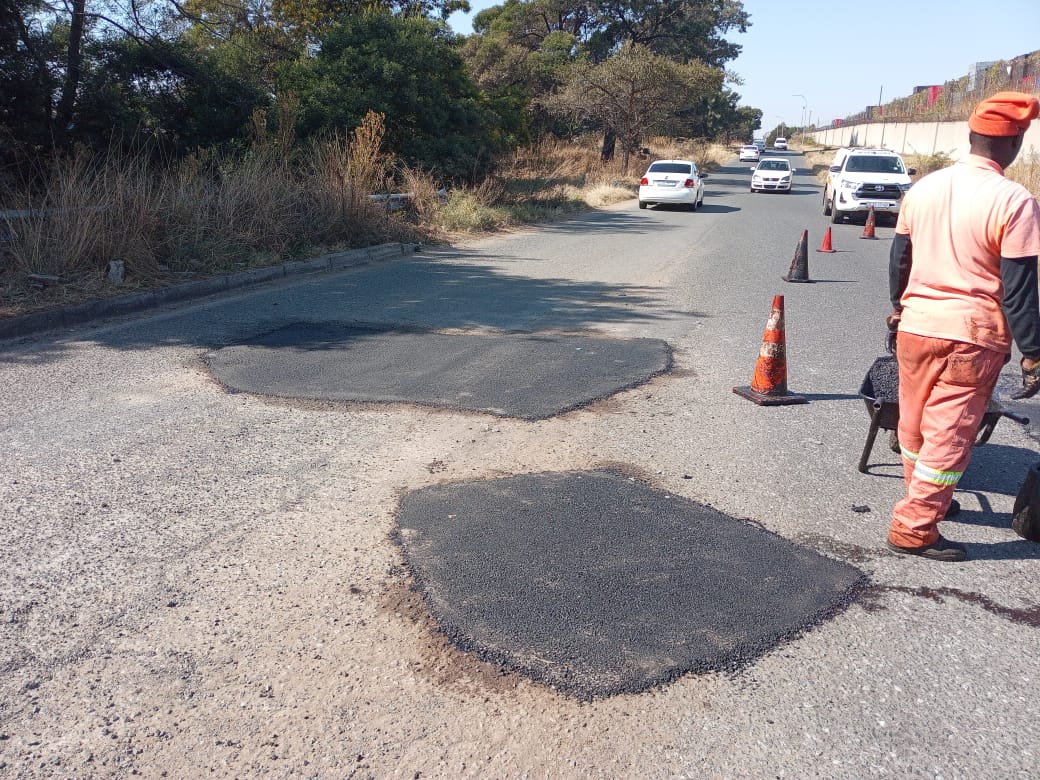 Joburg Roads Agency (@myjra) on Twitter photo Road maintenance activities in Region F as part of the Mayoral High Impact Service Delivery Operation.
<a href="/DadaMorero/">Executive Mayor of the City Of Joburg</a> <a href="/CityofJoburgZA/">City of Joburg</a> <a href="/RegionF_Joburg/">City of Joburg Region F</a>
#JoburgRoads #JoburgServices Road maintenance activities in Region F as part of the Mayoral High Impact Service Delivery Operation.
<a href="/DadaMorero/">Executive Mayor of the City Of Joburg</a> <a href="/CityofJoburgZA/">City of Joburg</a> <a href="/RegionF_Joburg/">City of Joburg Region F</a>
#JoburgRoads #JoburgServices