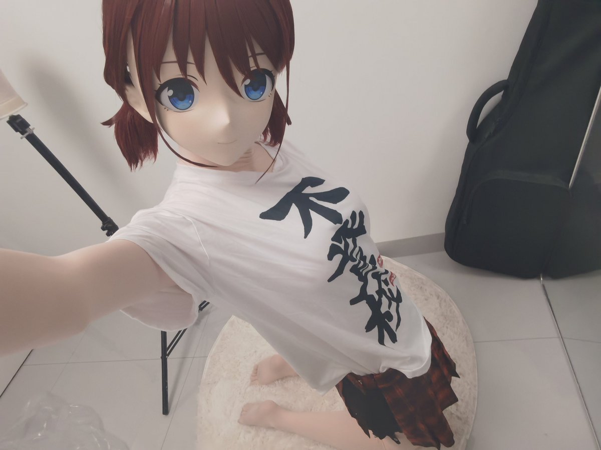 什么叫你睡醒发现自己学籍没了还变成了个十七岁的乐队主唱？
#kigurumi #着ぐるみ