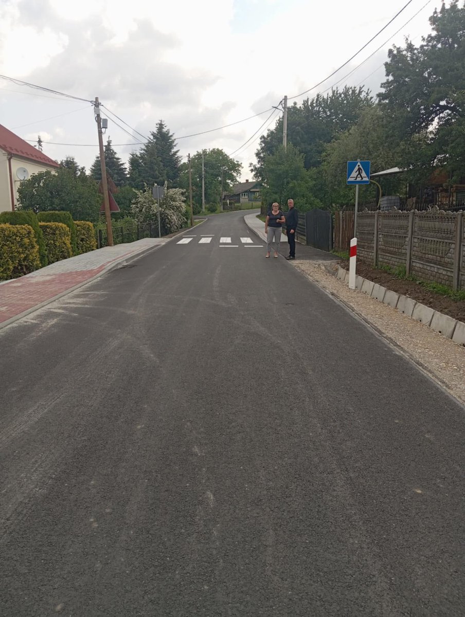 GminaTryncza's tweet photo. Zakończenie przebudowy drogi gminnej w Gniewczynie Trynieckiej 🚧 https://t.co/5HCCi0SM8m