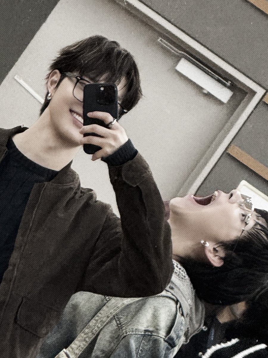 euqijoo's tweet image. can’t quite wrap my head around it—you’re 23… it feels like just yesterday. i’ll be joining the 23 club in a couple of months, so hold tight! 👊🏻 wishing you the happiest birthday. let’s keep this friendship going strong fooor many more years to come. 🍓🍊