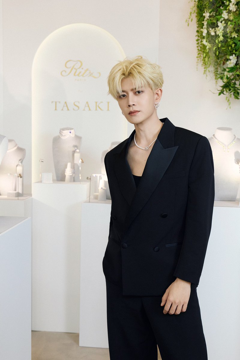 TASAKI_JP's tweet image. TASAKIのブランド スポークスパーソンである俳優のAllen Renがリッツ パリで行われたハイジュエリーコレクション「RITZ PARIS par TASAKI (リッツ パリ パー TASAKI)」のプレゼンテーションに来場しました。
