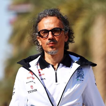 Tutkumuz F1 (@f1tutkumuz) on Twitter photo 🔥FLAŞ | LAURENT MEKIES, CHRISTIAN HORNER’IN YERİNE GEÇECEK!
💥Red Bull’un yeni takım sorumlusu oluyor.
(<a href="/ErikvHaren/">Erik van Haren</a>) 🔥FLAŞ | LAURENT MEKIES, CHRISTIAN HORNER’IN YERİNE GEÇECEK!
💥Red Bull’un yeni takım sorumlusu oluyor.
(<a href="/ErikvHaren/">Erik van Haren</a>)