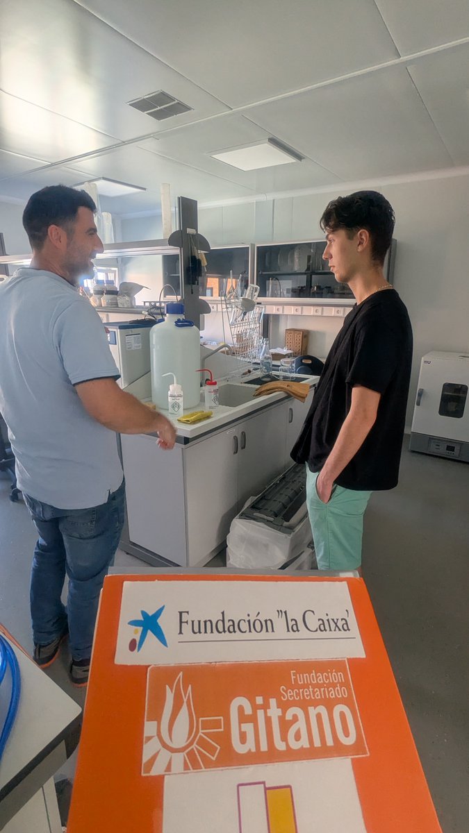 gitanos_org_CYL's tweet image. Día muy especial en #AcompañarParaLlegar, una iniciativa financiada por @fundlacaixa. Ramón ha comenzado su experiencia de #mentoring en Meins Consulting SLU, conociendo de cerca profesiones del ámbito de la ingeniería. Gracias por abrir puertas y apostar por el talento #gitano.