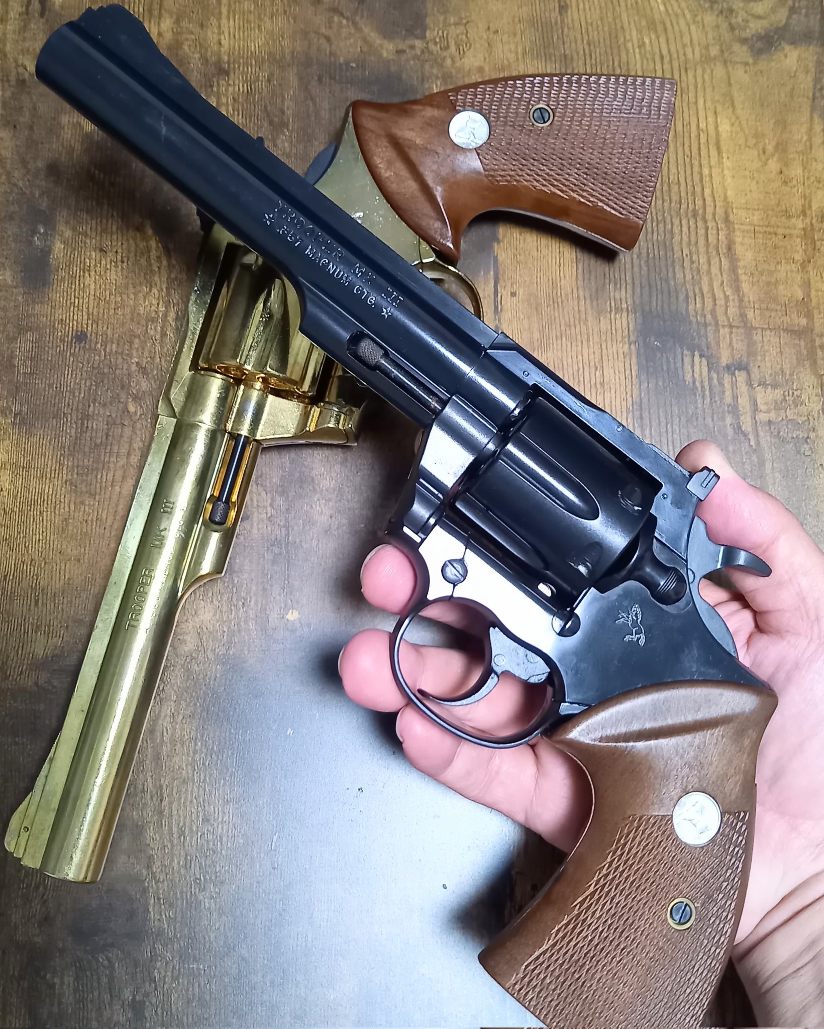 金属製リボルバー エンボス加工グリップ マルシンアンリミテッドリボルバー6mmBB Xカートリッジ シルバー
