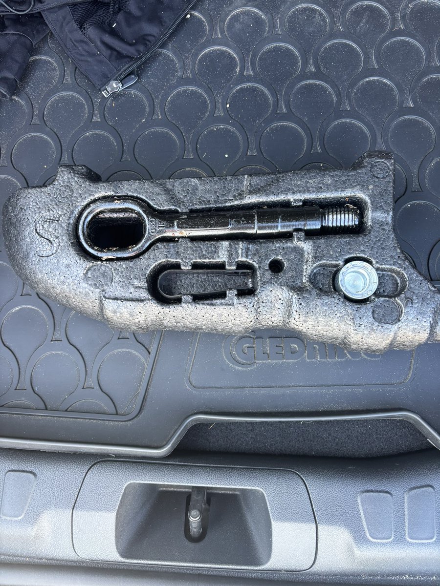 Hi <a href="/forduk/">Ford UK</a> I have a lovely new Ford Capri EV
Sadly I had a large piece of metal cause a flat tyre.
Is this all I have to get me on my way????
No jack, tyre iron or repair kit?
#tweezers, tow bar and locking wheel nut is all I could find!