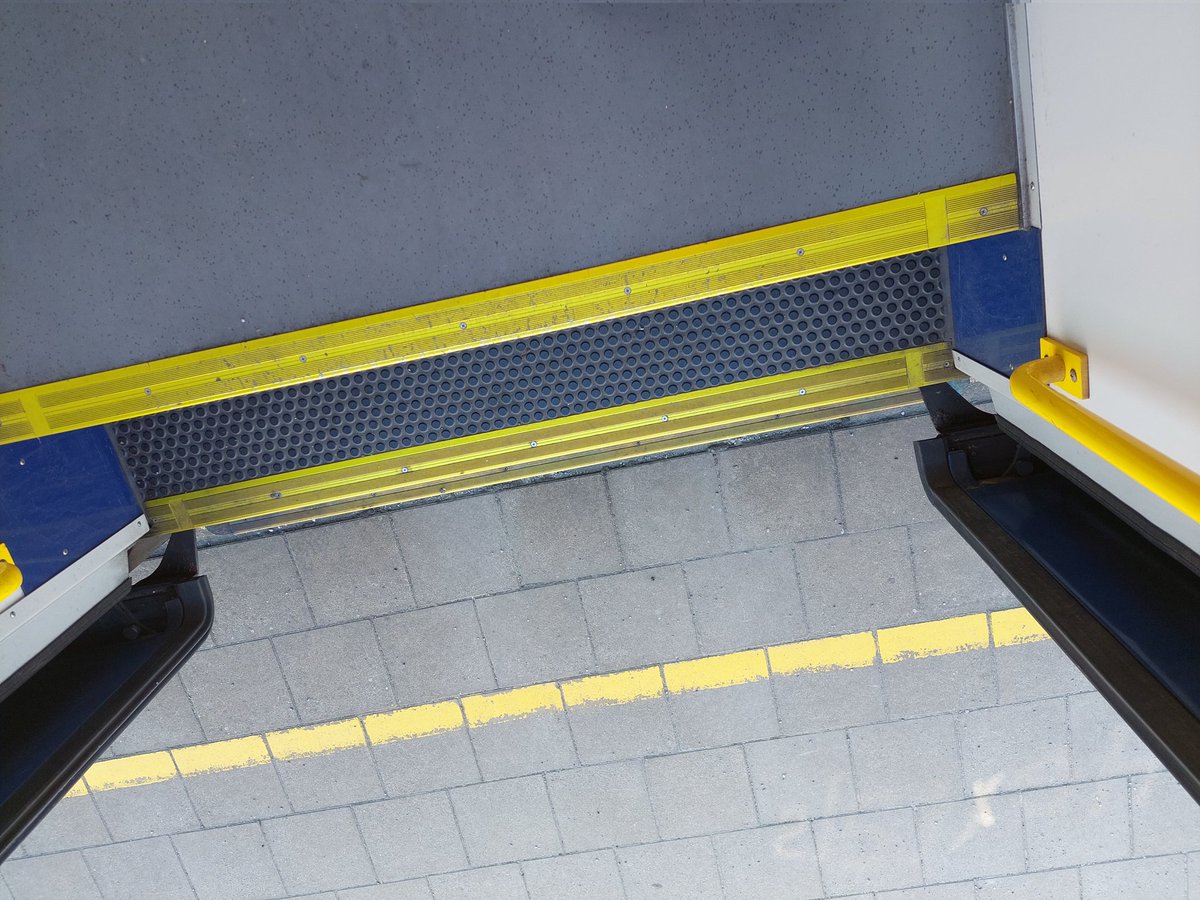 #Mechelen here I come... Voor het eerst met 65+ tarief effe profiteren want straks wordt het afgeschaft. Wel nog met de oude varkensneuzen, hoge opstap, geen airco en ouderwetse banken 🤦‍♀️.