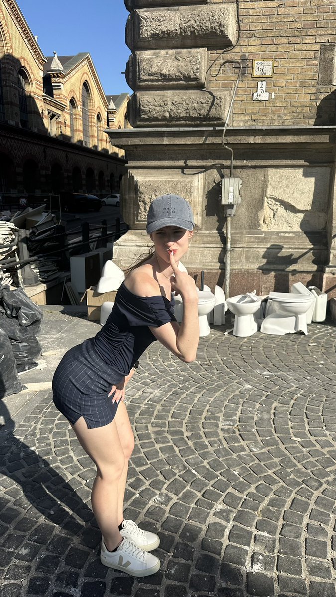 itsmira004's tweet photo. Who wanna date? https://t.co/iarZoPTwXQ