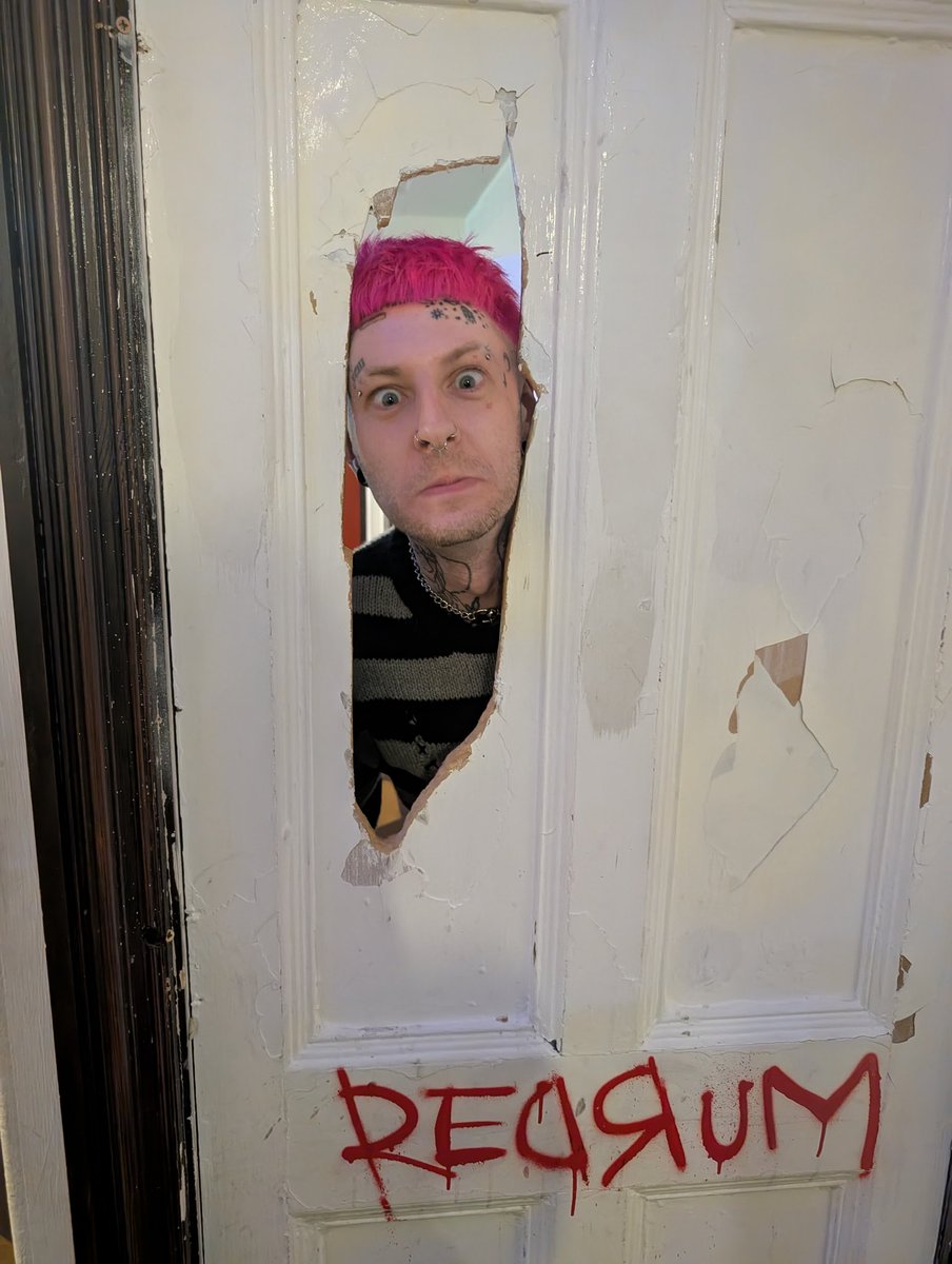 🎃em🎃 tweet media