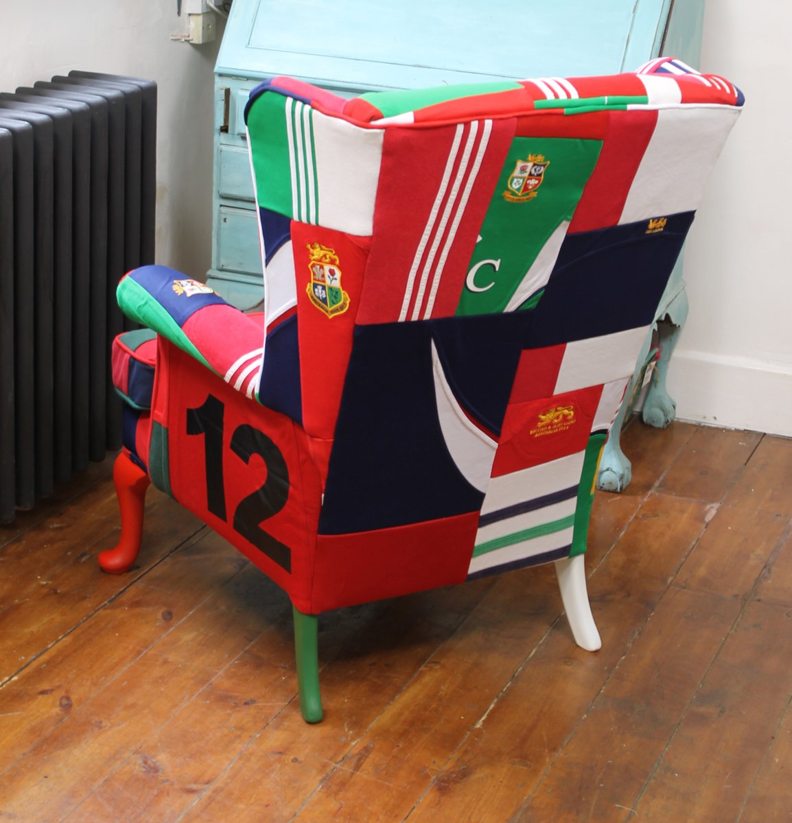 Recycled these  #Lions  shirts hope you like #Lions2025 🏉🏉🏉 🏉if you do please recycle this tweet