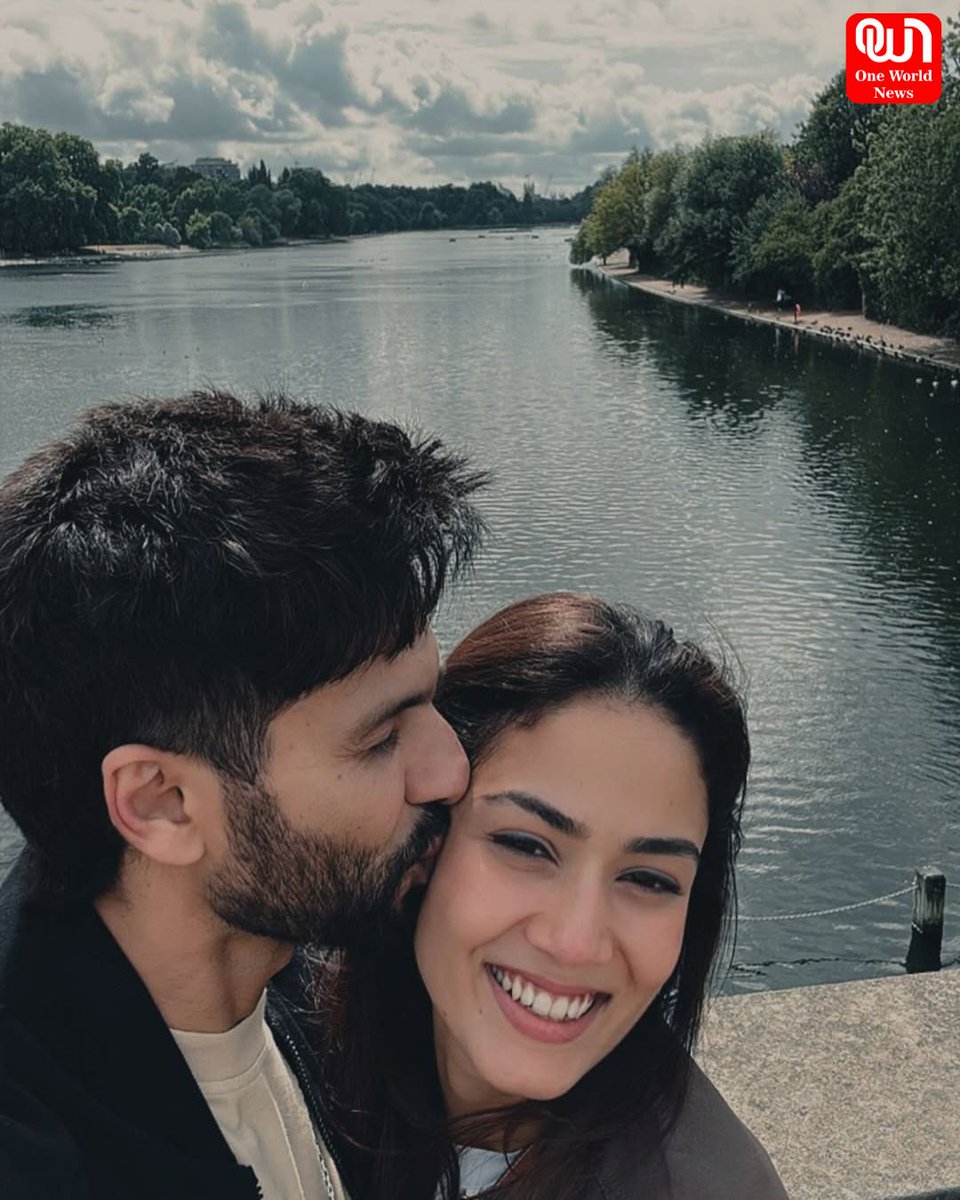 Oneworldnews_'s tweet photo. Mira Rajput gave fans a heartwarming surprise on her and Shahid Kapoor’s 10th wedding anniversary, sharing an unseen photo of Shahid tenderly holding their baby. 🍼💖

#ShahidKapoor #MiraRajput #10YearsOfShamira #WeddingAnniversary #UnseenPics #FamilyGoals #BollywoodCouple https://t.co/sv70fQ23so